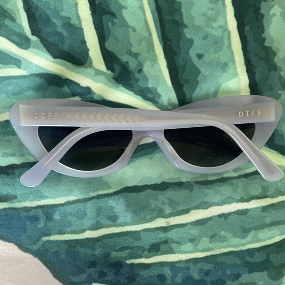 Diff Eyewear Cleo LI GG70 Lilac Grey Lens Retro Cat Eye Sunglasses - Picture 7 of 7